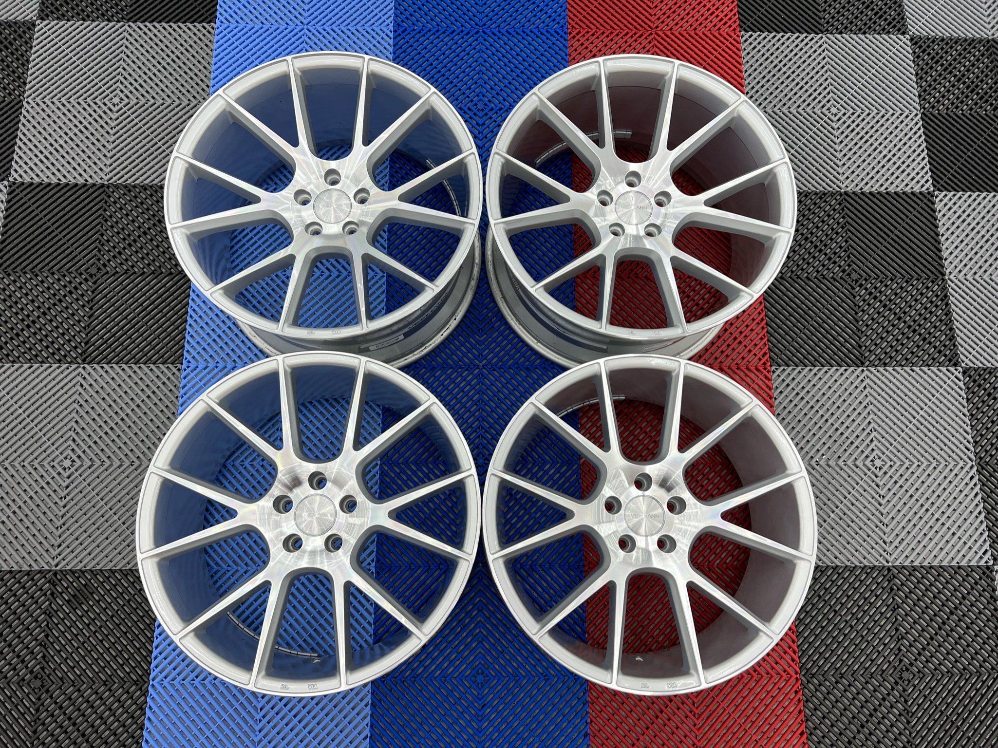 USED AS NEW 20" VEEMANN V-FS23 ALLOY WHEELS IN SILVER WITH POLISHED FACE WITH WIDER 10" REARS et35/42